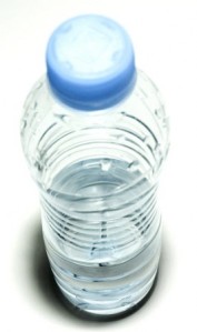 Una preciada botella de agua mineral.